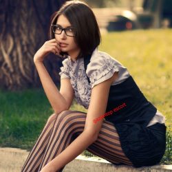 çorabını yırttırmak isteyen escort